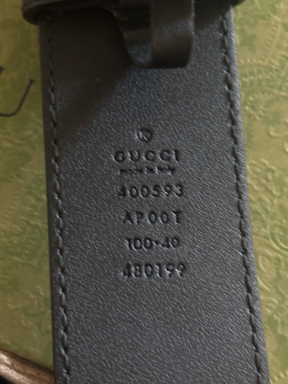 Gucci Black Leather Belt with Gold Double G Hardware - Picture 4 of 12